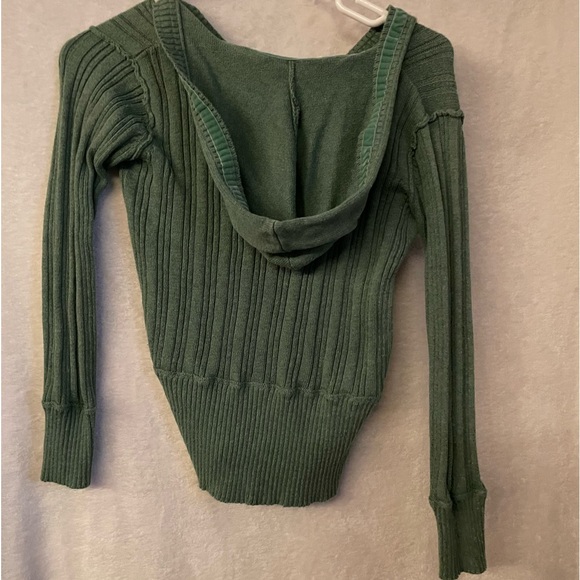 Green Sweater - Picture 2 of 2